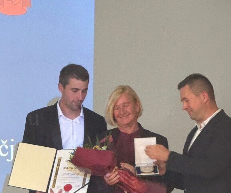 Učiteljica Edita Jakas primila nagradu Općine Tisno