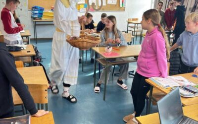 Sv. Nikola u posjeti školi