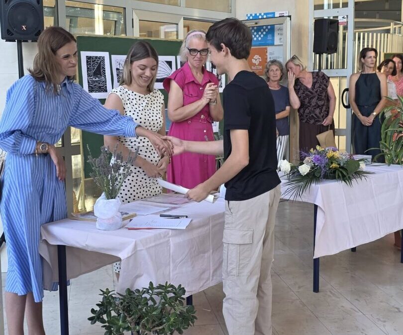 Podjela svjedodžbi i nagrada učenicima osmih razreda
